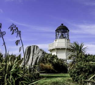 Manukau Heads Lighthouse 1024x575